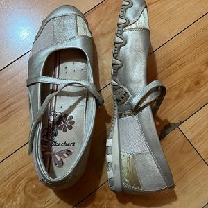 Skechers cute flats. size 11.